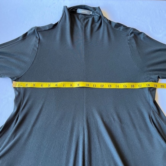 Alembika relaxed fit soft stretch mock neck tunic with front pockets - Picture 3 of 9